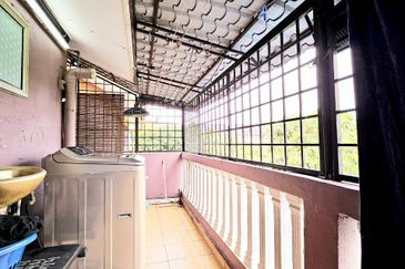 Taman Laman Desa, Desa Latania