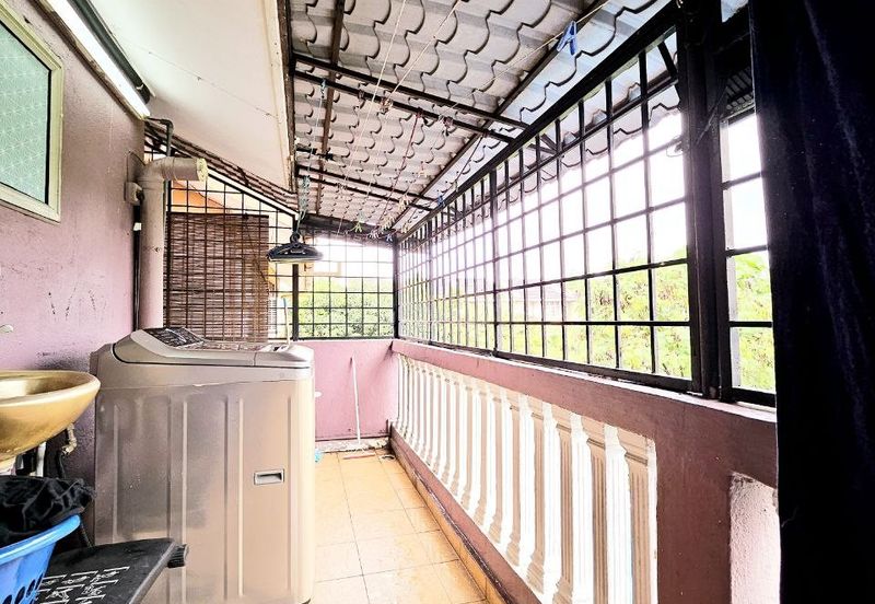 Taman Laman Desa, Desa Latania