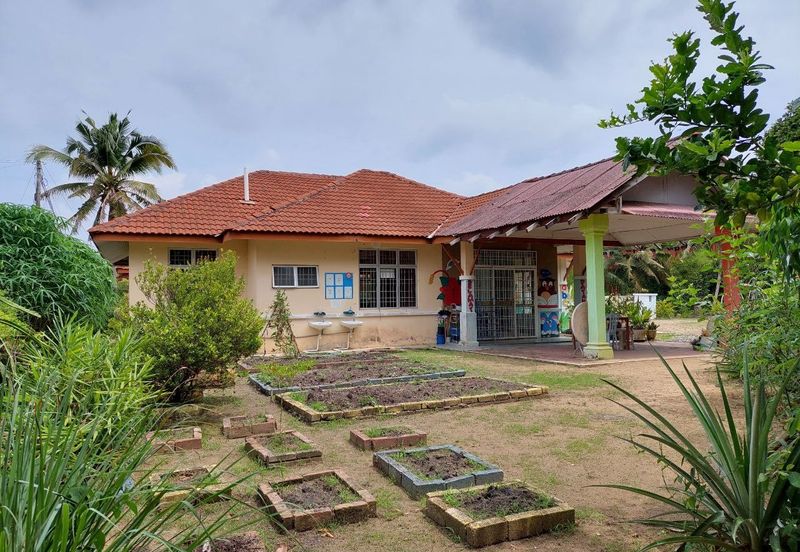 Taman Desa Pinggiran Bayu