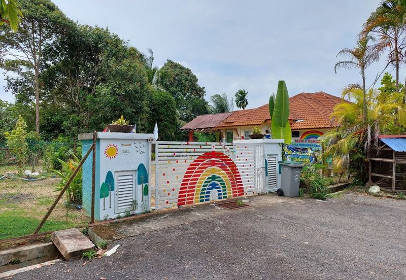 Taman Desa Pinggiran Bayu