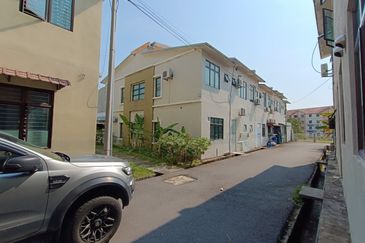 Perdana College Heights