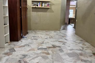 Taman Pinggiran Golf Paroi