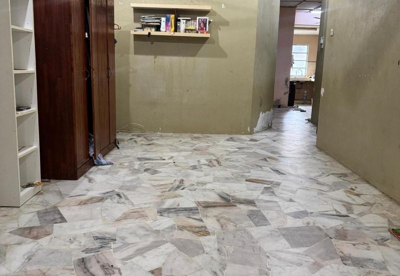 Taman Pinggiran Golf Paroi