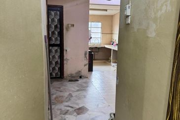 Taman Pinggiran Golf Paroi