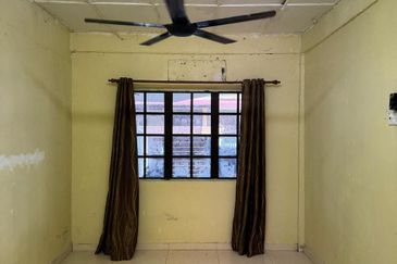 Taman Pinggiran Golf Paroi