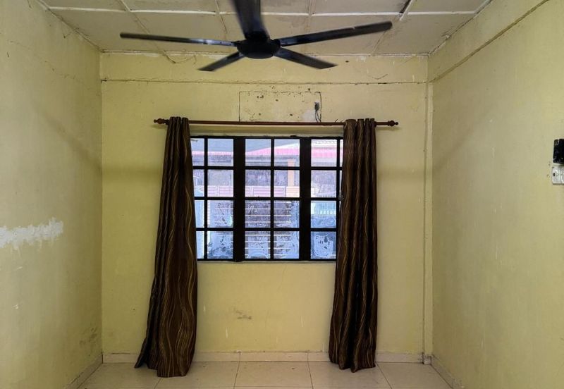 Taman Pinggiran Golf Paroi