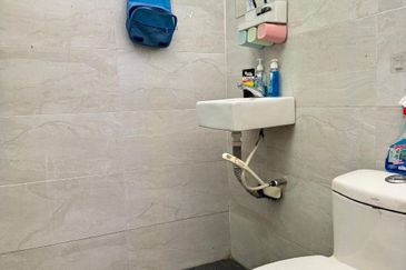 Taman Pinggiran Golf Paroi