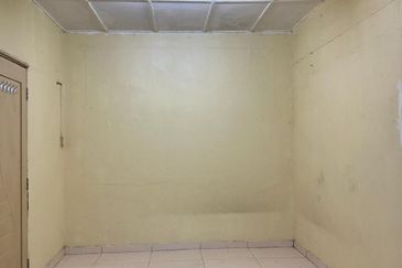 Taman Pinggiran Golf Paroi