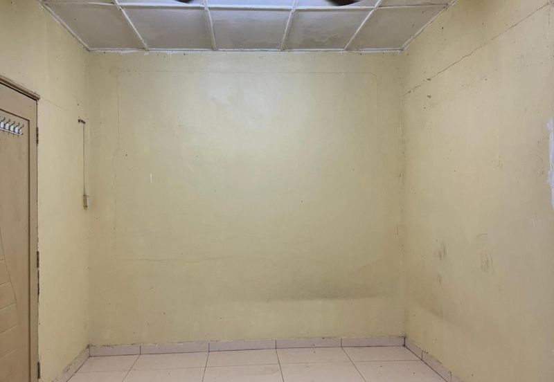 Taman Pinggiran Golf Paroi