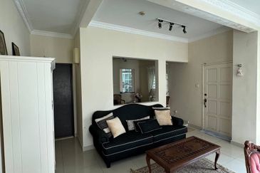 Bandar Enstek (Timur)