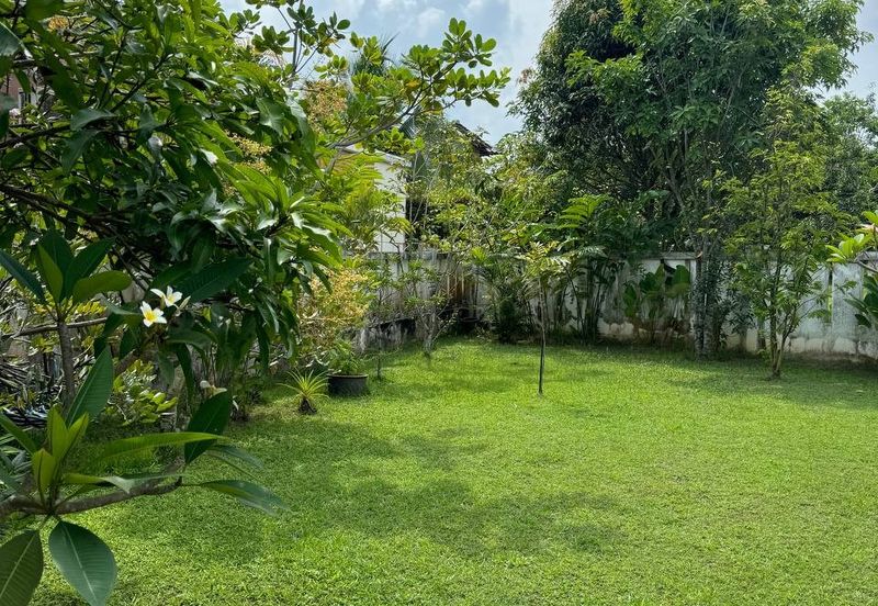 Bandar Enstek (Timur)