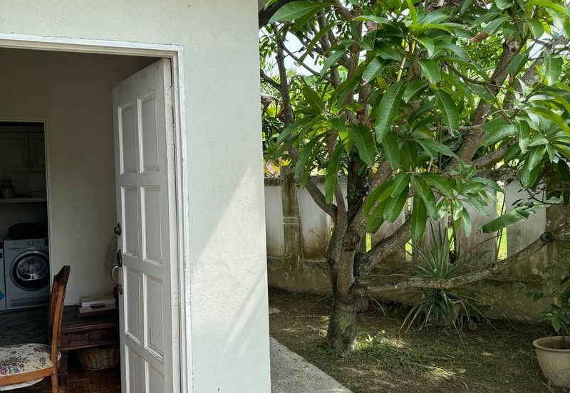 Bandar Enstek (Timur)