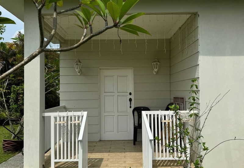 Bandar Enstek (Timur)