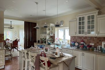 Bandar Enstek (Timur)