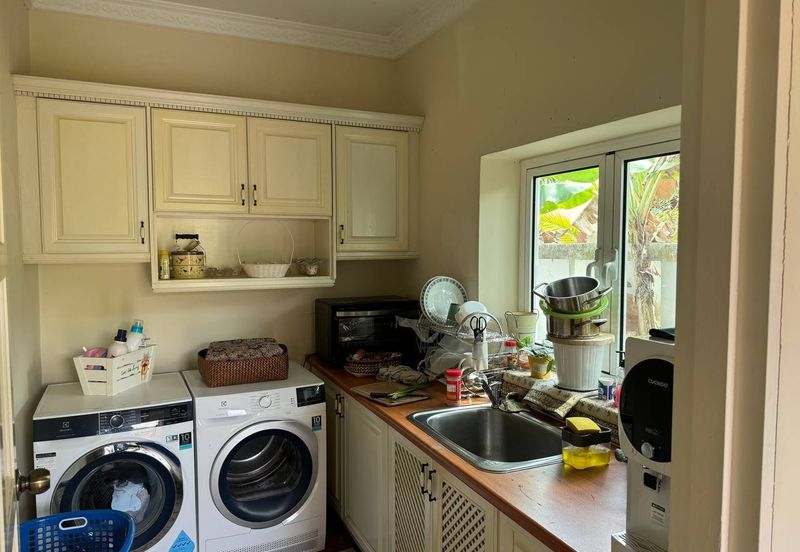 Bandar Enstek (Timur)