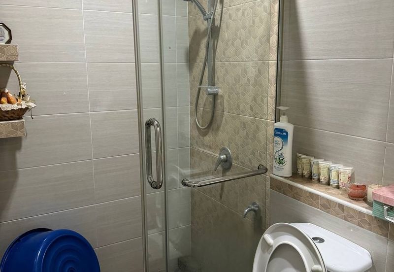 Bandar Enstek (Timur)