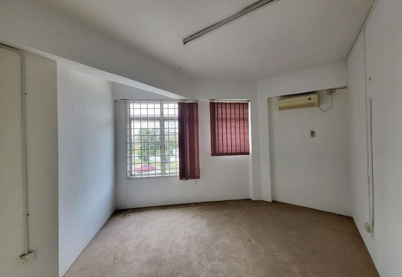 Oakland Commercial Centre