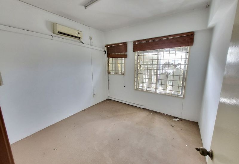 Oakland Commercial Centre