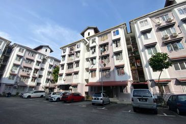 APARTMENT CAMELIA COURT (NILAI IMPIAN)