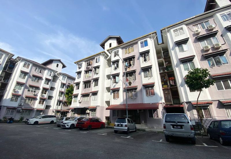 APARTMENT CAMELIA COURT (NILAI IMPIAN)