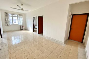 APARTMENT CAMELIA COURT (NILAI IMPIAN)