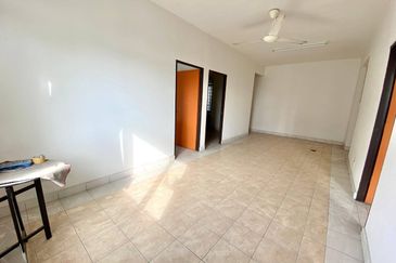 APARTMENT CAMELIA COURT (NILAI IMPIAN)