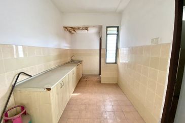 APARTMENT CAMELIA COURT (NILAI IMPIAN)