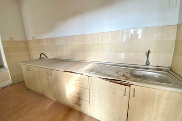 APARTMENT CAMELIA COURT (NILAI IMPIAN)