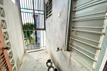 APARTMENT CAMELIA COURT (NILAI IMPIAN)