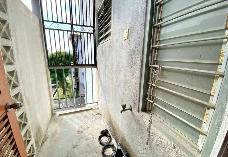 APARTMENT CAMELIA COURT (NILAI IMPIAN)