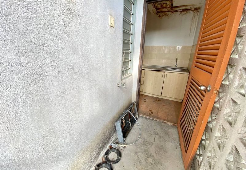 APARTMENT CAMELIA COURT (NILAI IMPIAN)