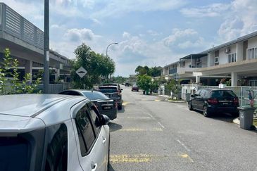 Albury 2, Taman Tasik Senangin