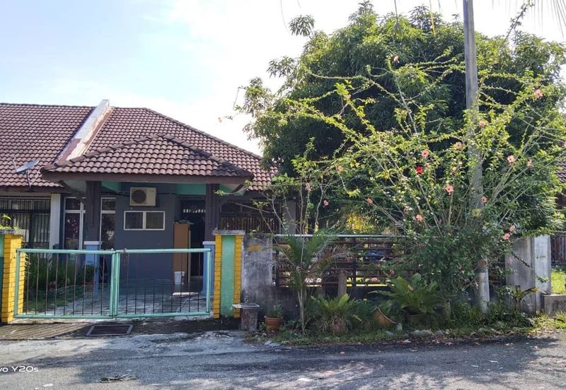 Taman Desa Pinggiran Bayu