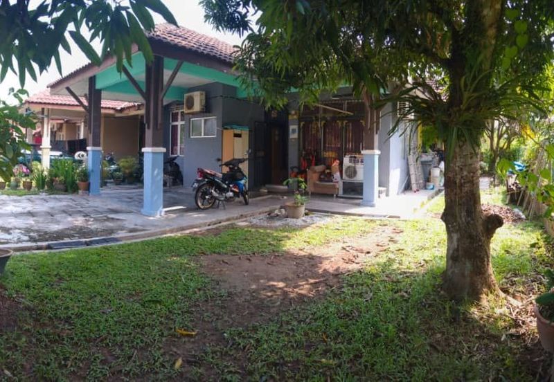 Taman Desa Pinggiran Bayu