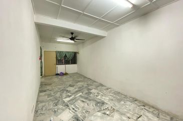 Dahlia Apartment ( Saujana Utama 2 )