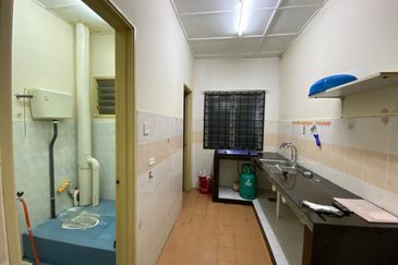 Dahlia Apartment ( Saujana Utama 2 )