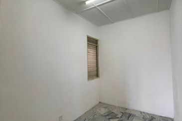 Dahlia Apartment ( Saujana Utama 2 )