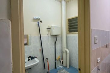 Dahlia Apartment ( Saujana Utama 2 )