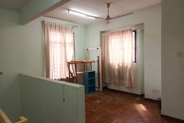 2.5 Storey Terrace Corner Saujana Damansara