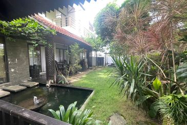 Glenmarie Cove Residence