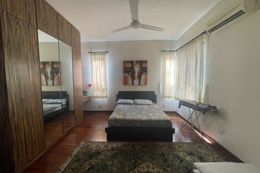 Glenmarie Cove Residence