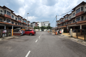 3sty Terrace House for Sale at Sri Mawar, Kayu Ara