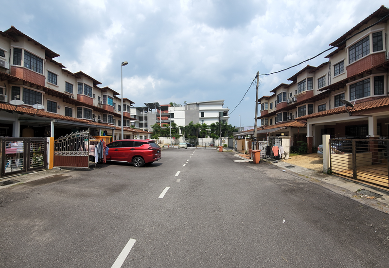 3sty Terrace House for Sale at Sri Mawar, Kayu Ara