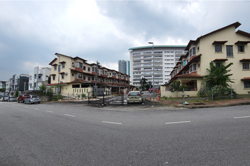 3sty Terrace House for Sale at Sri Mawar, Kayu Ara