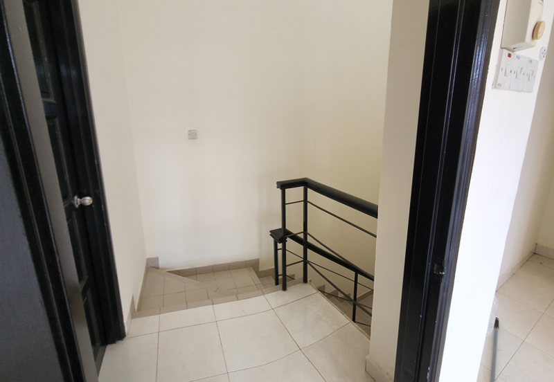 3sty Terrace House for Sale at Sri Mawar, Kayu Ara