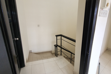 3sty Terrace House for Sale at Sri Mawar, Kayu Ara