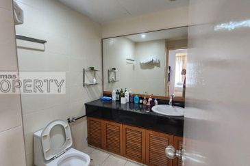Renovated 1765sf Unit @ Li Villas Condo, Section 16 PJ