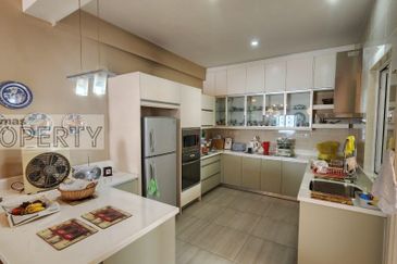 Renovated 1765sf Unit @ Li Villas Condo, Section 16 PJ