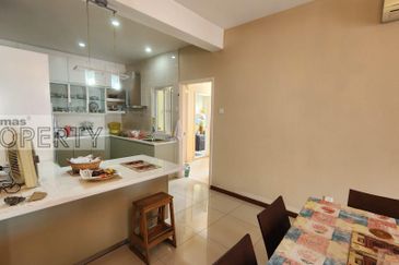 Renovated 1765sf Unit @ Li Villas Condo, Section 16 PJ