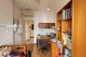 Renovated 1765sf Unit @ Li Villas Condo, Section 16 PJ